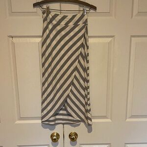 Athleta Asymmetrical Striped Skirt in Gray and White